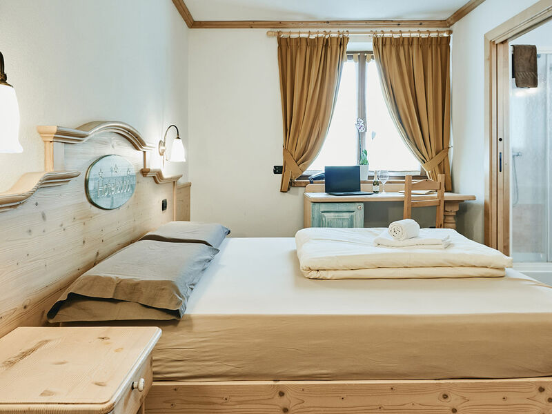Hotel 2000