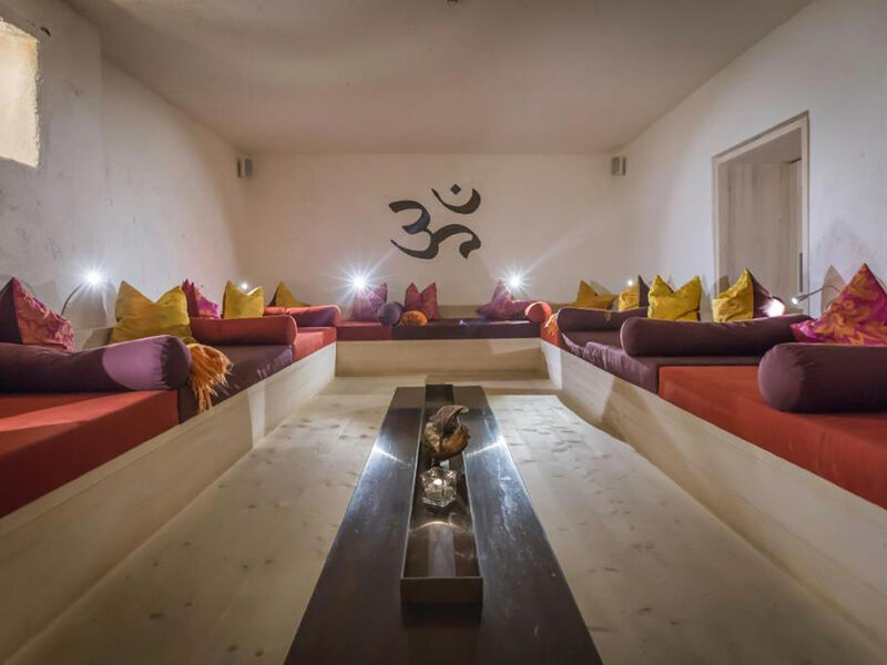 Alphotel Stocker