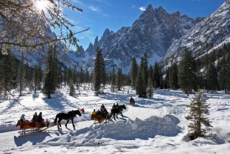 Lyžování v 3 Zinnen / Tre Cime Dolomiti - ilustrační fotografie
